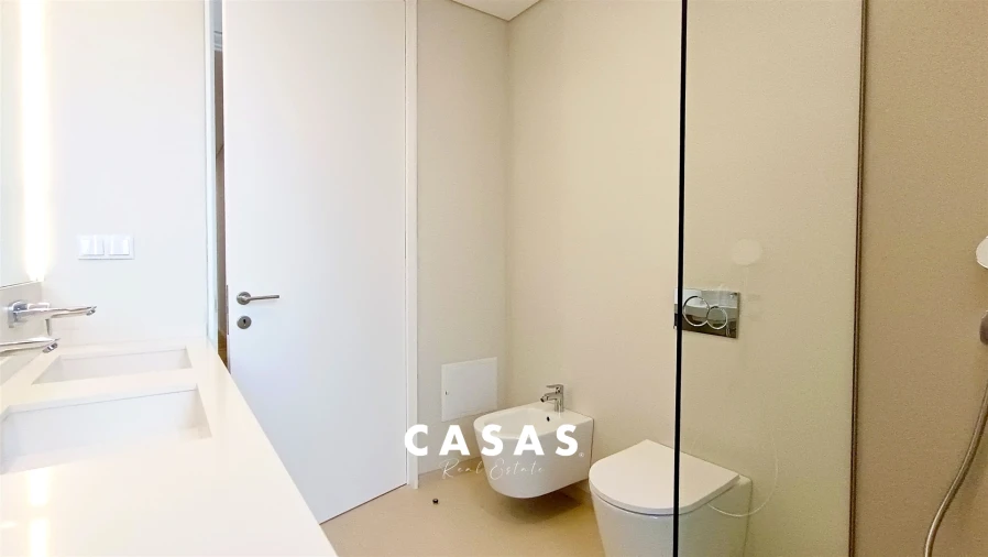 Moradia T4 para Venda em Estreito da Calheta Foto 36