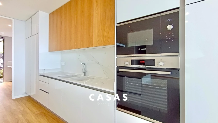 Moradia T4 para Venda em Estreito da Calheta Foto 24