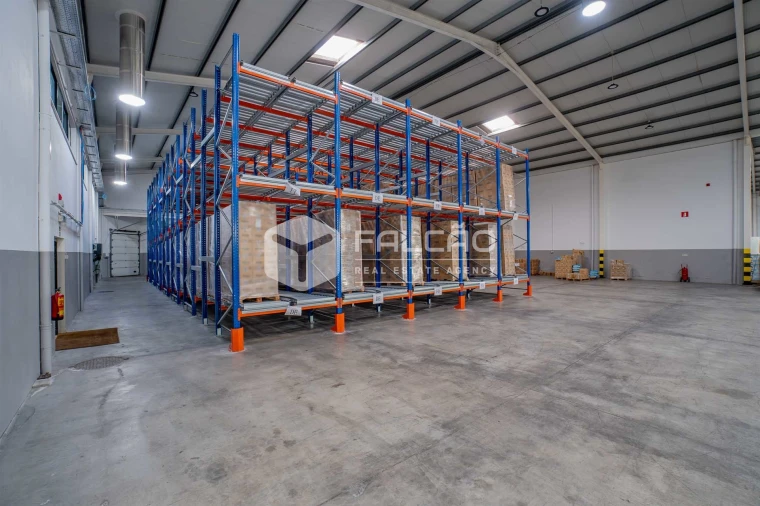 Armazém para Venda em Romeira e Várzea Foto 32