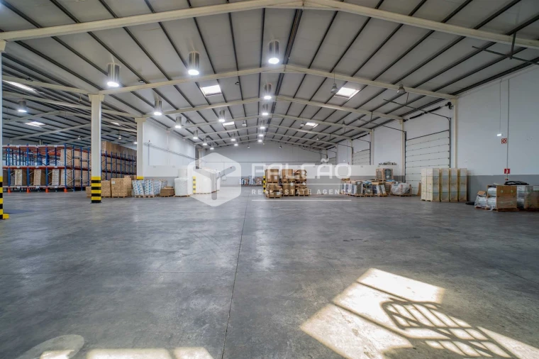 Armazém para Venda em Romeira e Várzea Foto 36