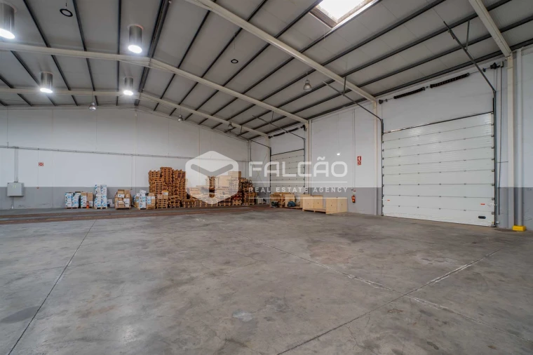 Armazém para Venda em Romeira e Várzea Foto 34