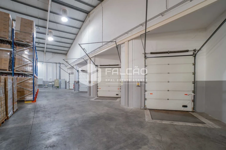 Armazém para Venda em Romeira e Várzea Foto 38