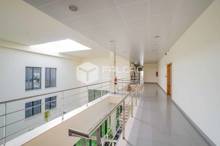 Armazém para Venda em Romeira e Várzea Foto 16