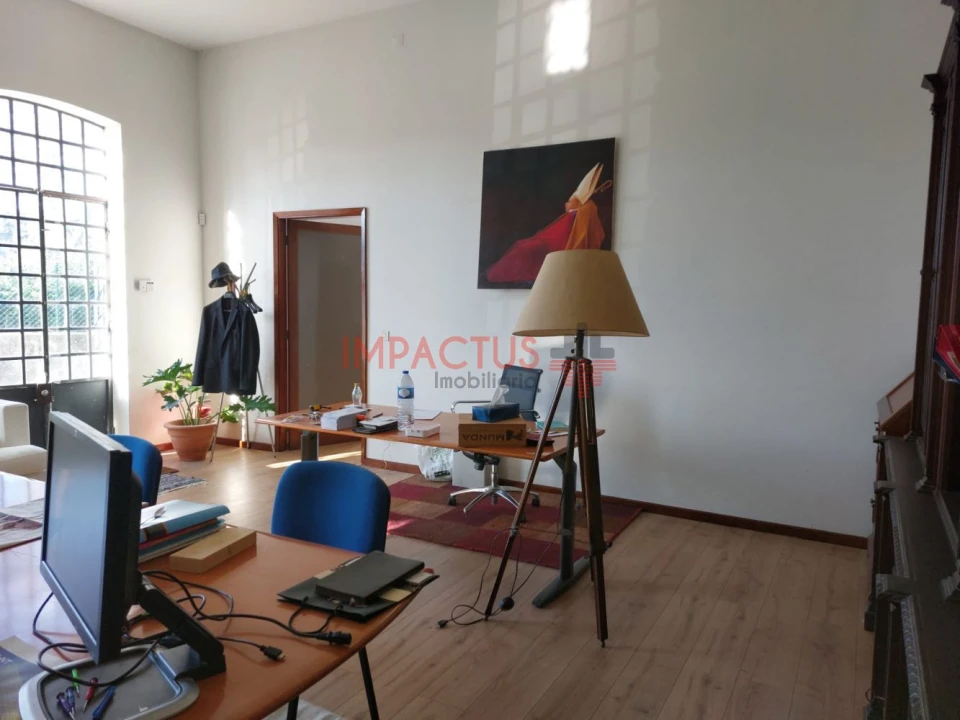 Loja para Arrendamento em Aveleda Foto 3