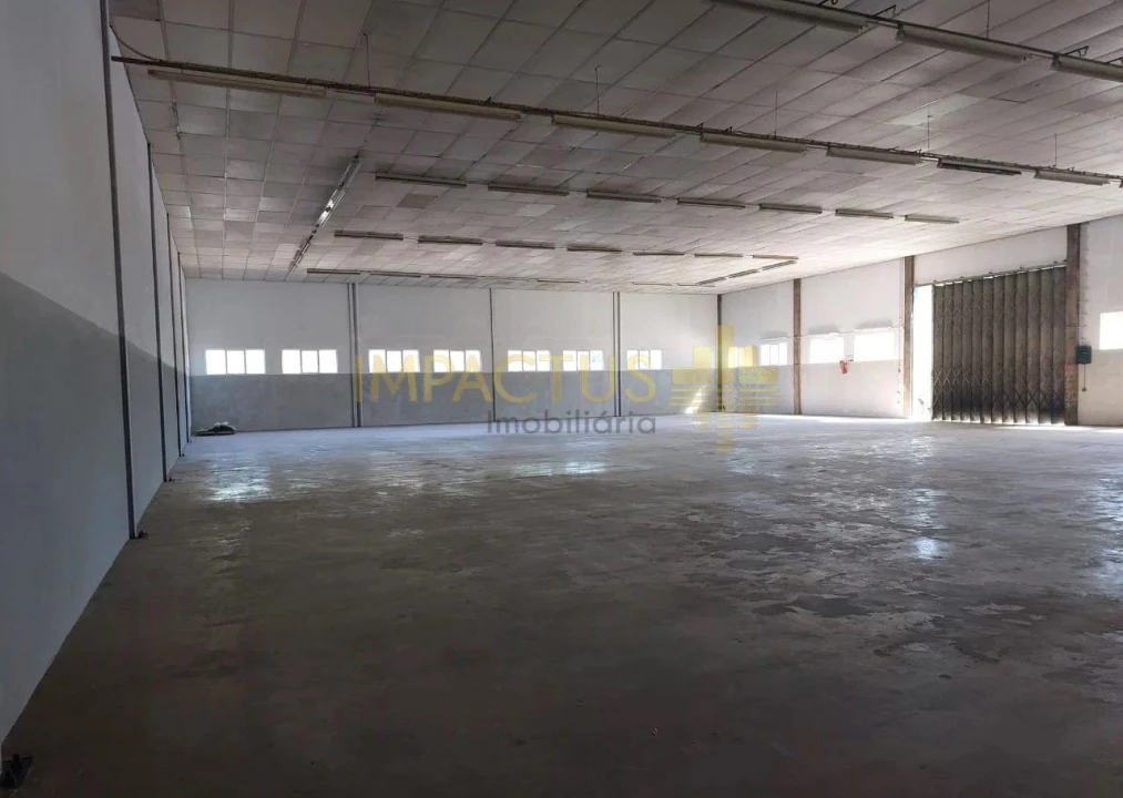 Loja para Arrendamento em Aveleda Foto 7