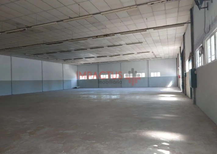 Loja para Arrendamento em Aveleda Foto 1