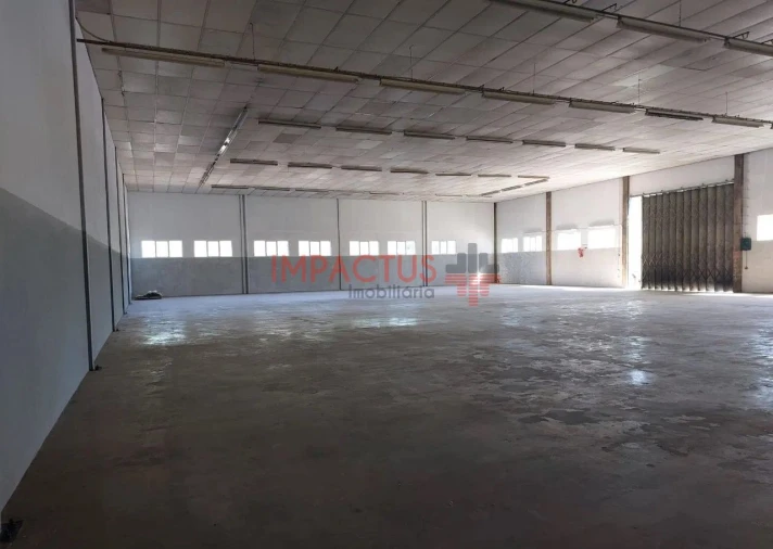 Loja para Arrendamento em Aveleda Foto 7