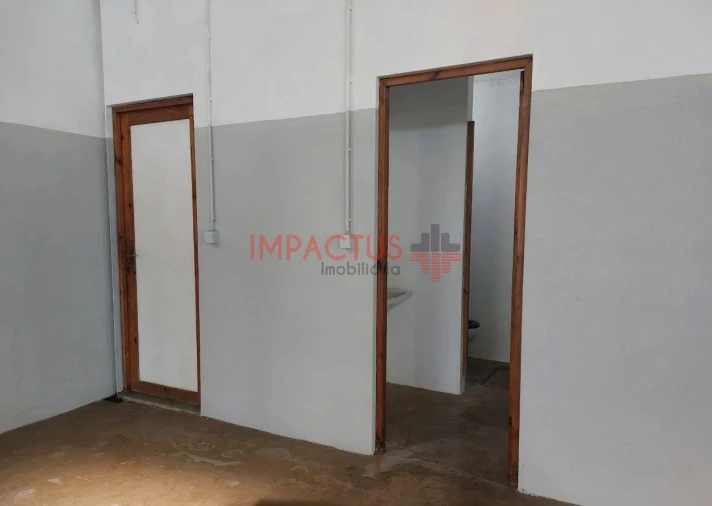 Loja para Arrendamento em Aveleda Foto 13