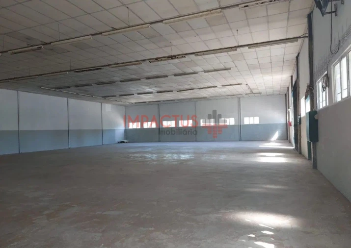 Loja para Arrendamento em Aveleda Foto 8