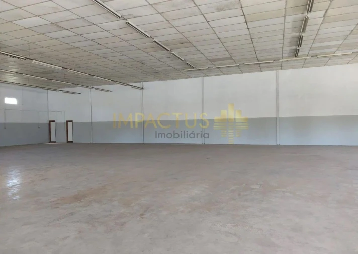 Loja para Arrendamento em Aveleda Foto 9