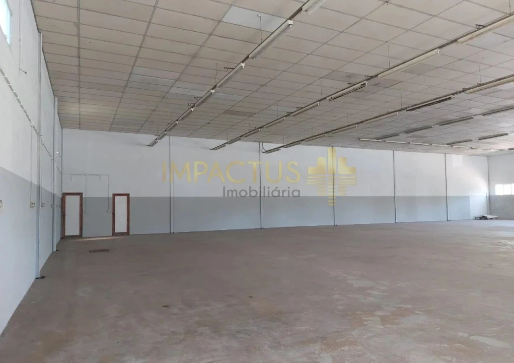 Loja para Arrendamento em Aveleda Foto 6