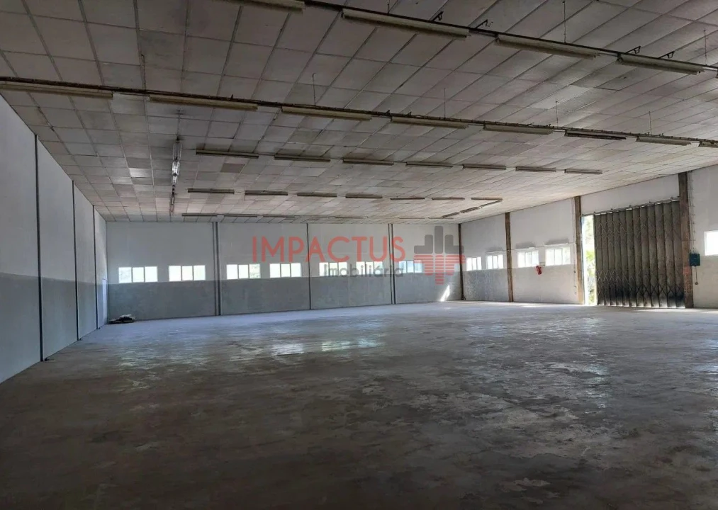 Loja para Arrendamento em Aveleda Foto 5