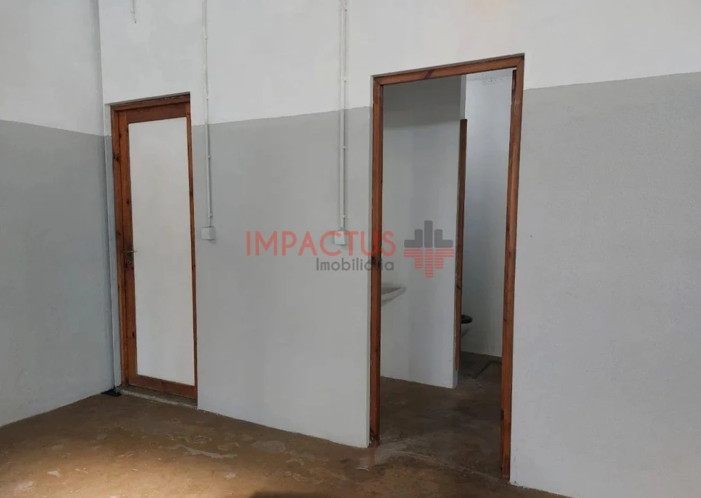 Loja para Arrendamento em Aveleda Foto 13