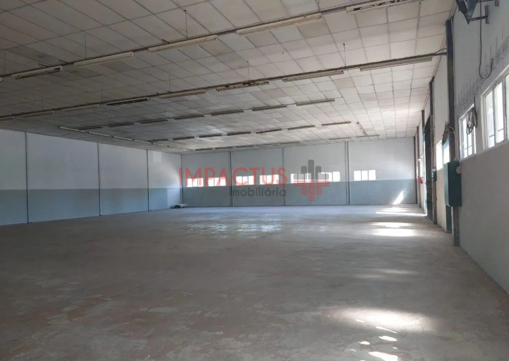 Loja para Arrendamento em Aveleda Foto 8