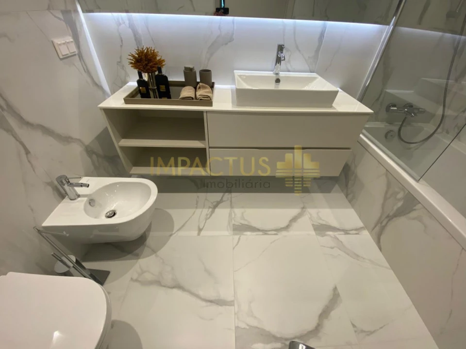 Apartamento T4 para Venda em Santa Marinha e São Pedro da Afurada Foto 27