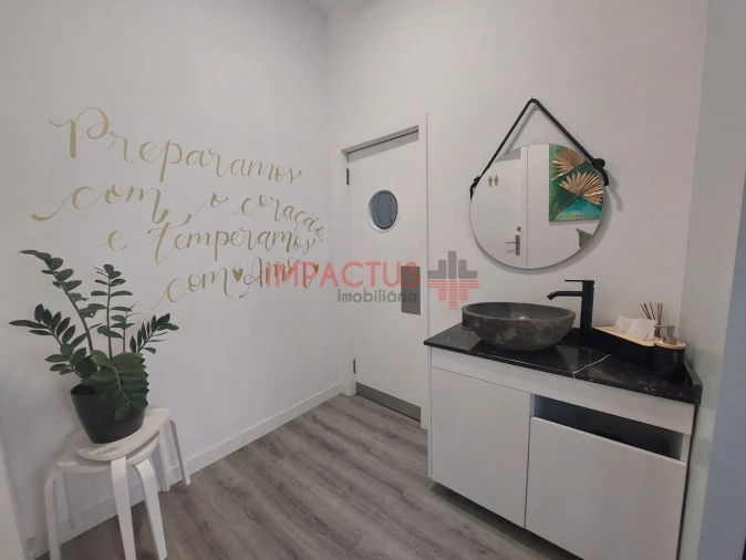 Loja para Trespasse em Fânzeres e São Pedro da Cova Foto 14