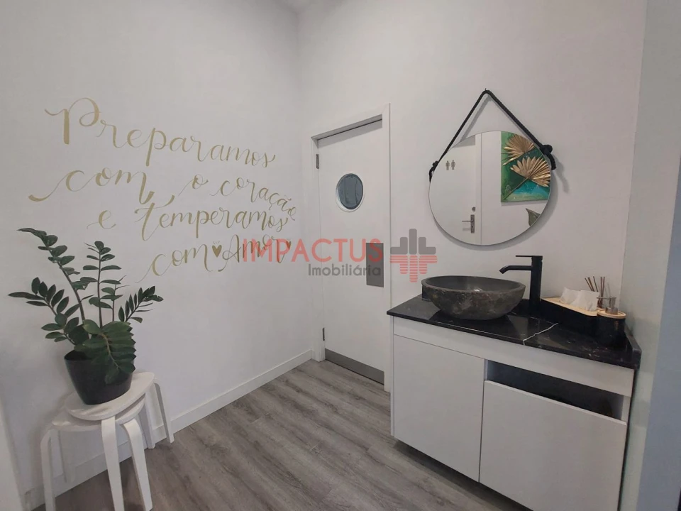 Loja para Trespasse em Fânzeres e São Pedro da Cova Foto 14