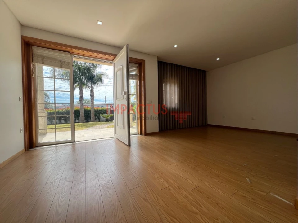 Moradia T6 para Venda em Macieira de Rates Foto 35