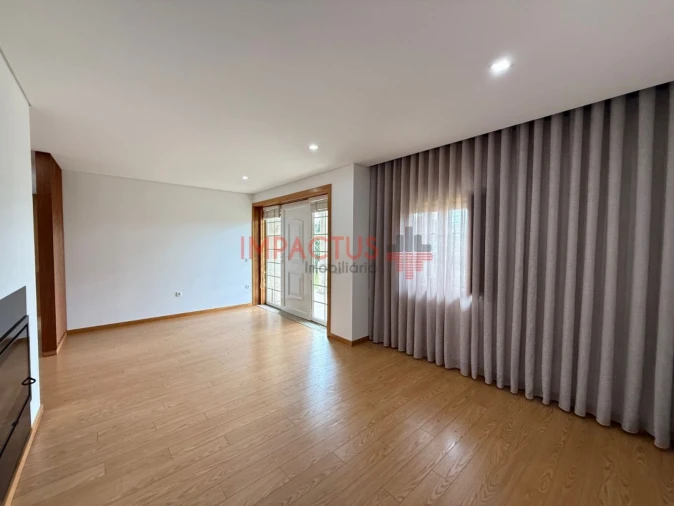 Moradia T6 para Venda em Macieira de Rates Foto 32