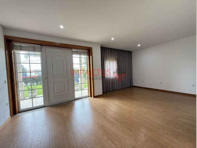 Moradia T6 para Venda em Macieira de Rates Foto 34