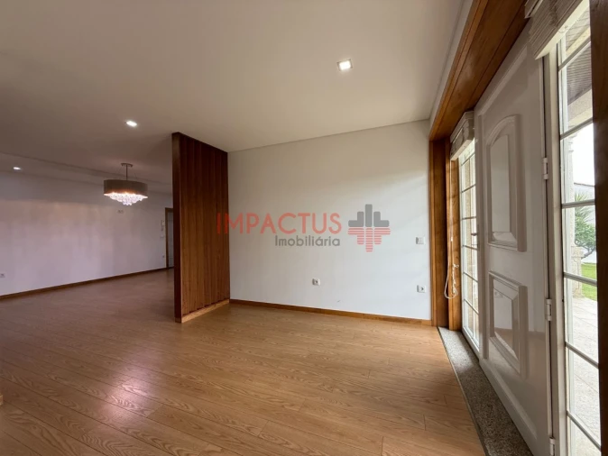 Moradia T6 para Venda em Macieira de Rates Foto 33