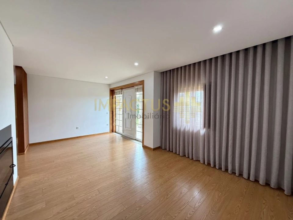 Moradia T6 para Venda em Macieira de Rates Foto 32