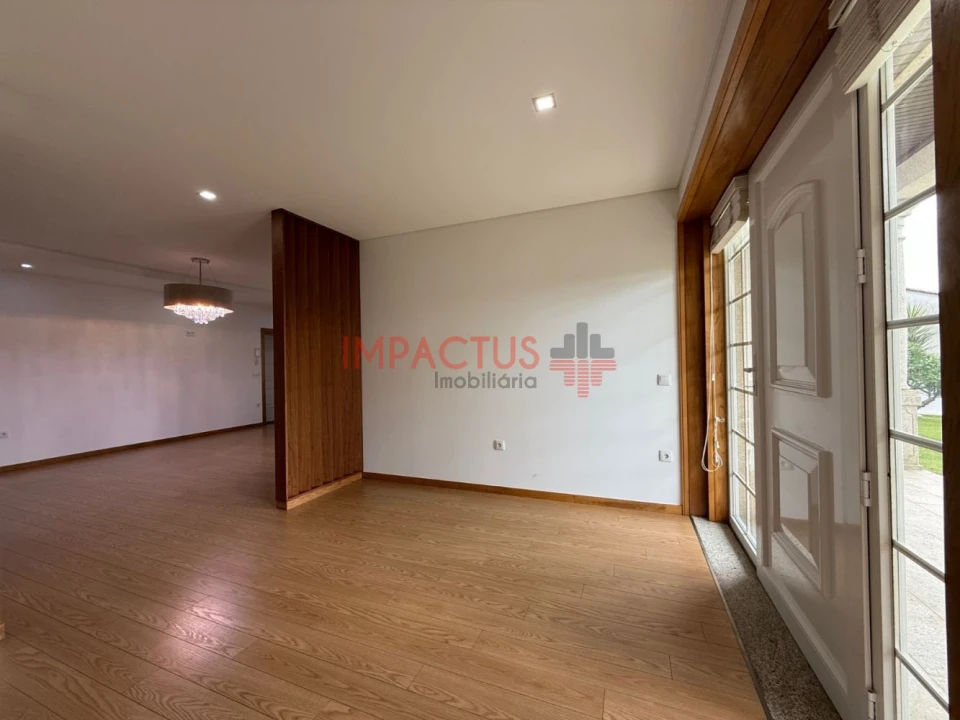 Moradia T6 para Venda em Macieira de Rates Foto 33