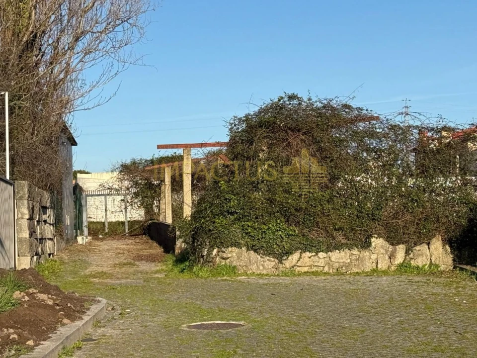 Terreno para Venda em Castêlo da Maia Foto 3
