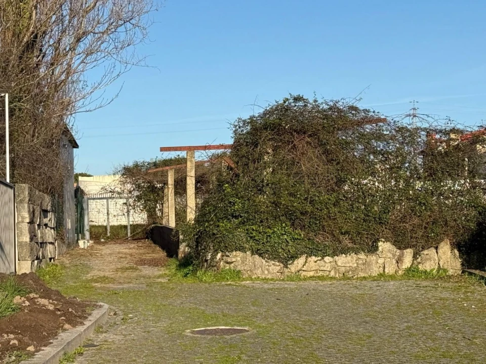 Terreno para Venda em Castêlo da Maia Foto 3