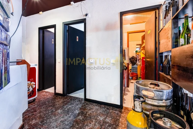 Loja para Venda em Castêlo da Maia Foto 8