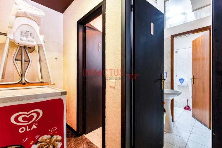 Loja para Venda em Castêlo da Maia Foto 18