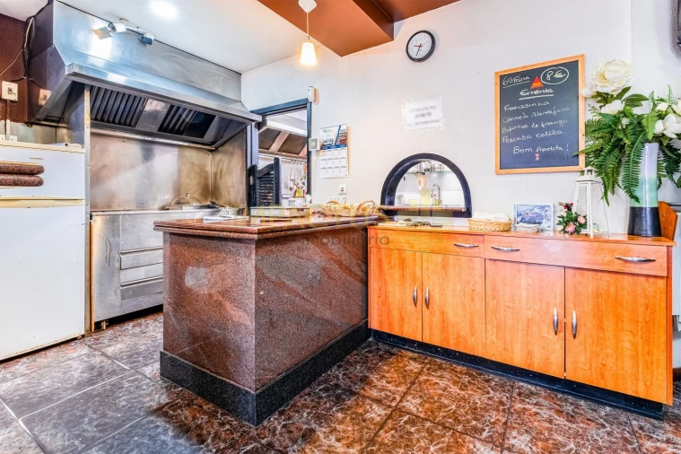 Loja para Venda em Castêlo da Maia Foto 12