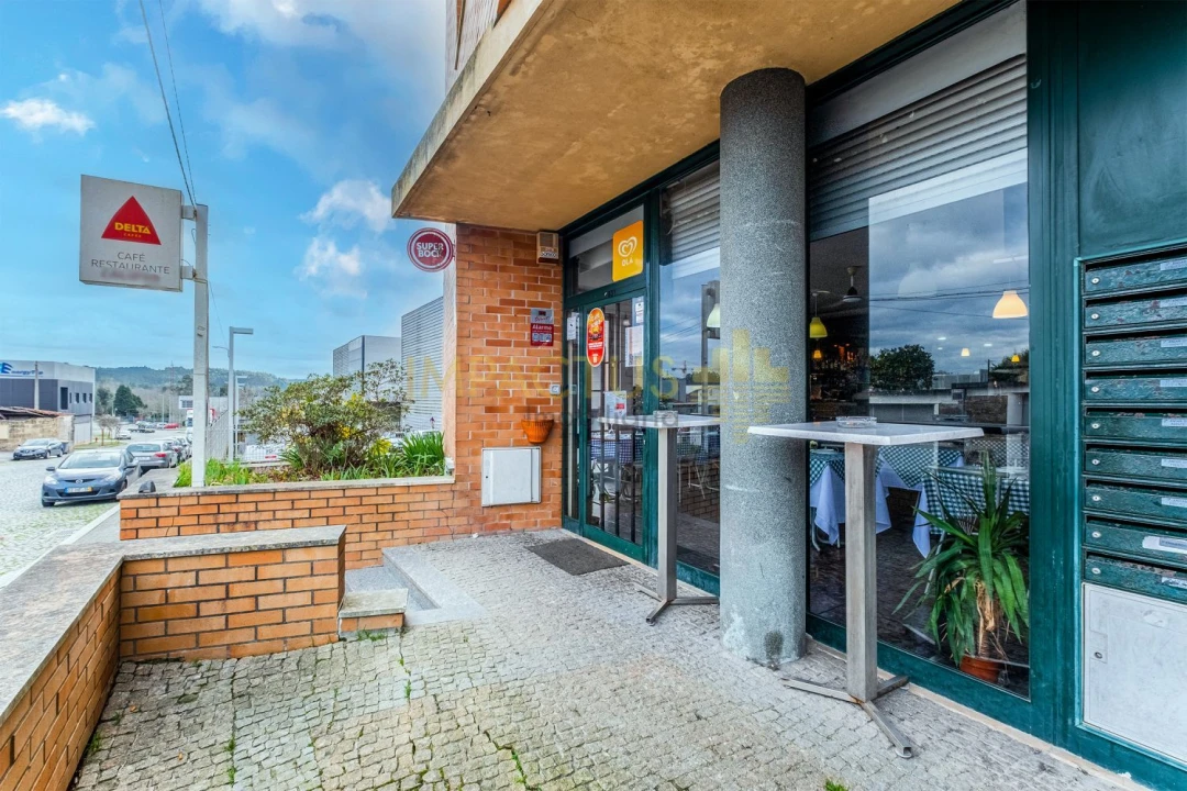 Loja para Venda em Castêlo da Maia Foto 1
