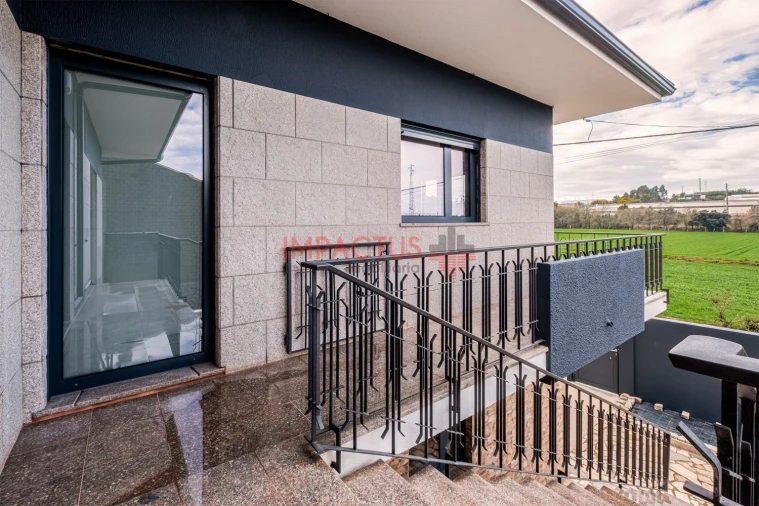 Moradia T4 para Venda em Bougado (São Martinho e Santiago) Foto 3