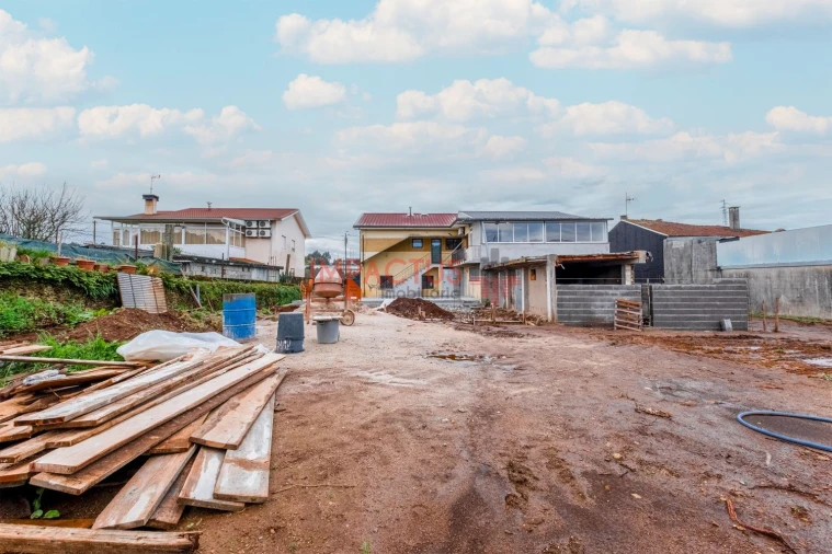 Moradia T4 para Venda em Bougado (São Martinho e Santiago) Foto 24
