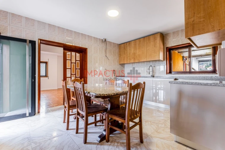 Moradia T4 para Venda em Bougado (São Martinho e Santiago) Foto 5