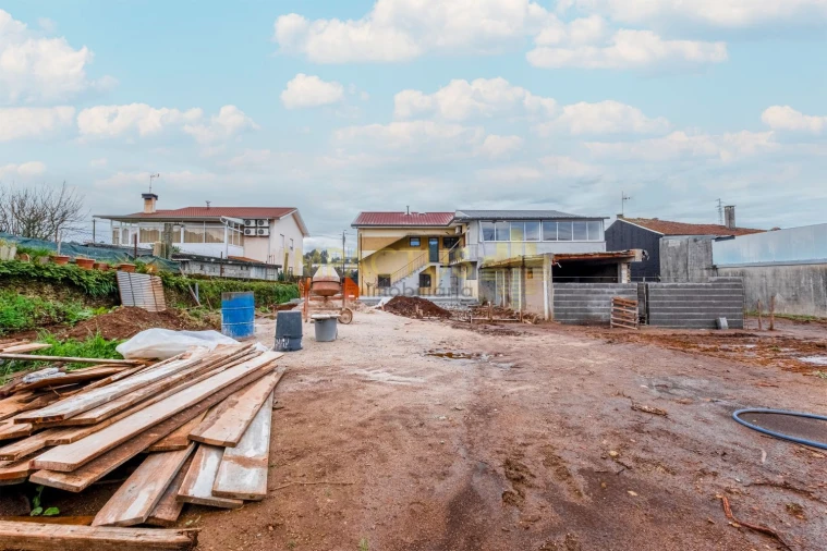 Moradia T4 para Venda em Bougado (São Martinho e Santiago) Foto 24
