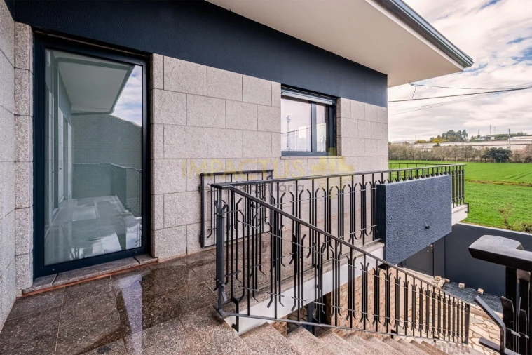 Moradia T4 para Venda em Bougado (São Martinho e Santiago) Foto 3