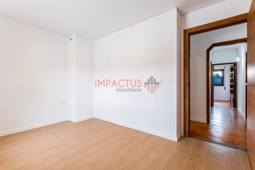 Moradia T4 para Venda em Bougado (São Martinho e Santiago) Foto 18