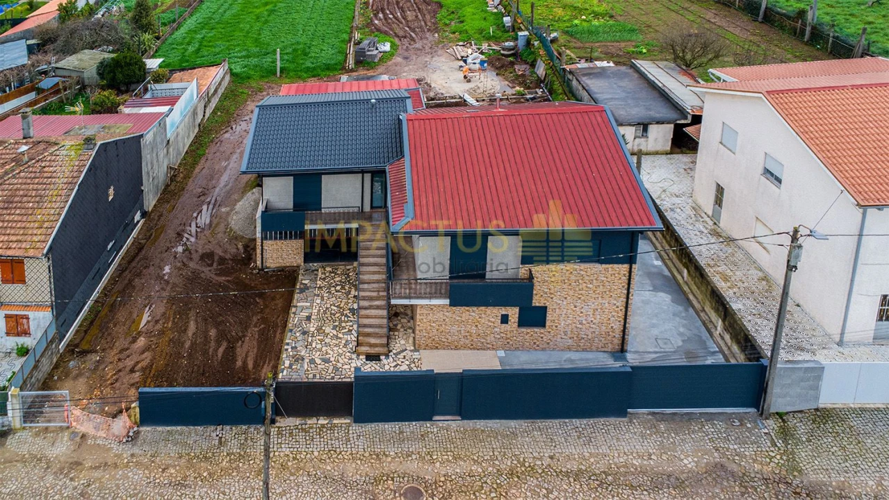 Moradia T4 para Venda em Bougado (São Martinho e Santiago) Foto 2