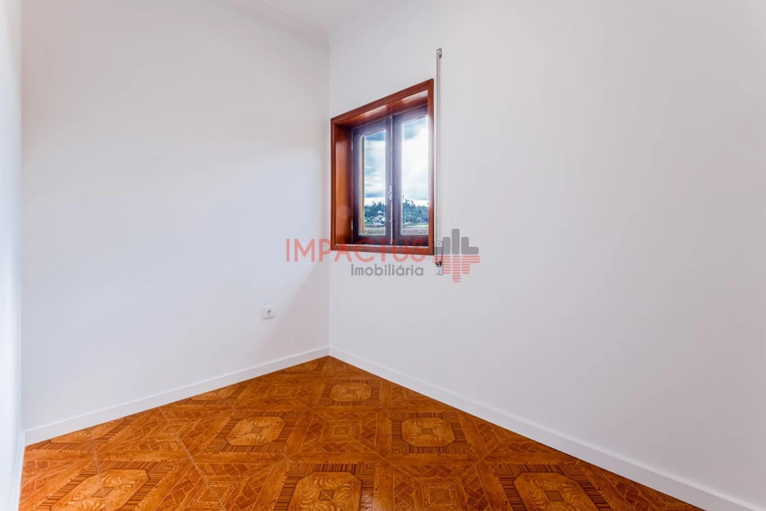 Moradia T4 para Venda em Bougado (São Martinho e Santiago) Foto 9