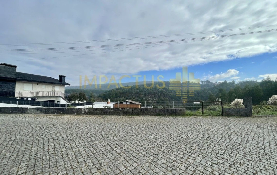Terreno para Venda em Folgosa Foto 3