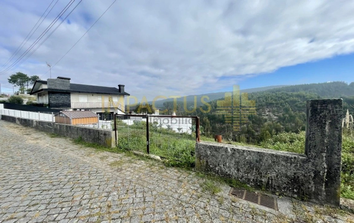 Terreno para Venda em Folgosa Foto 5