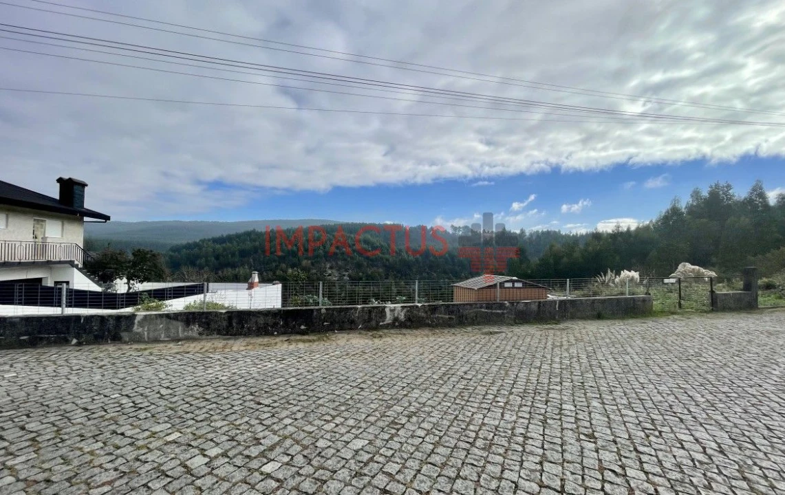 Terreno para Venda em Folgosa Foto 4