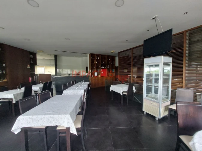 Loja para Venda em Castêlo da Maia