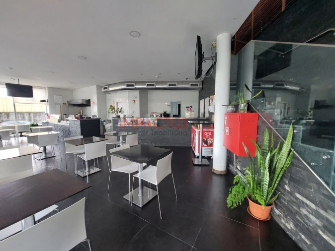 Loja para Venda em Castêlo da Maia Foto 2