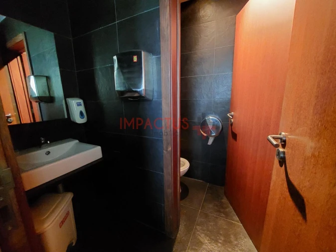 Loja para Venda em Castêlo da Maia Foto 5