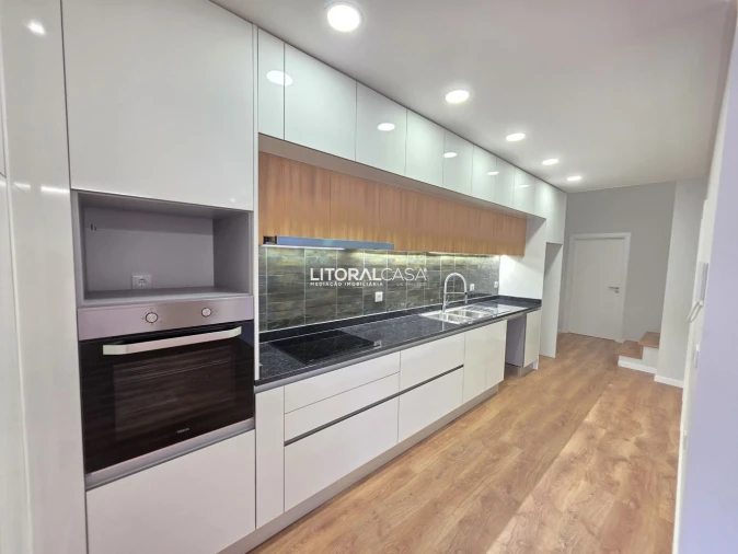 Apartamento T3 para Venda em Glória e Vera Cruz Foto 1