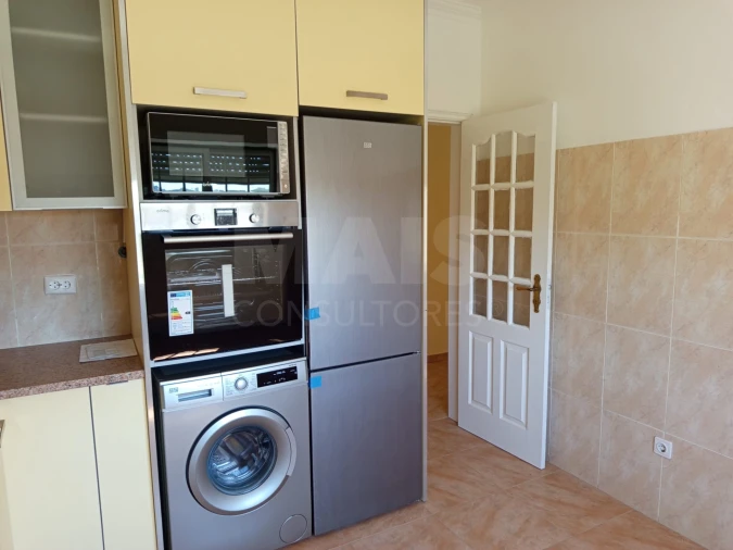 Apartamento T2 para Venda em Reguengo Grande Foto 1