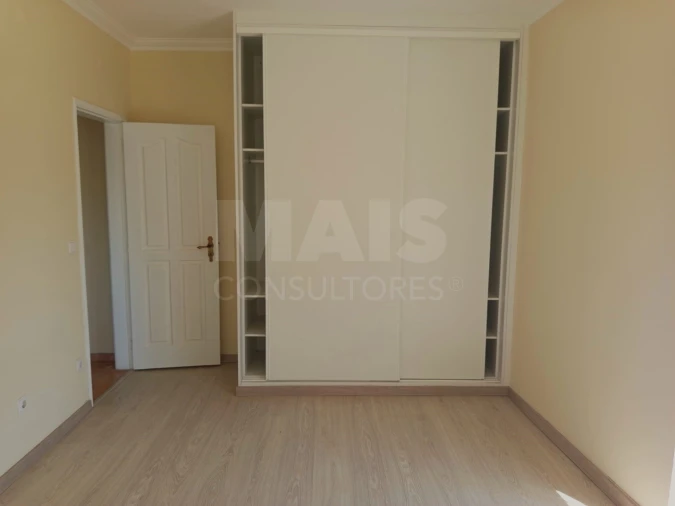 Apartamento T2 para Venda em Reguengo Grande Foto 11